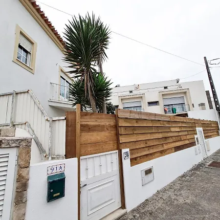 Хостел Cloud To Chill Surfhouse Baleal *