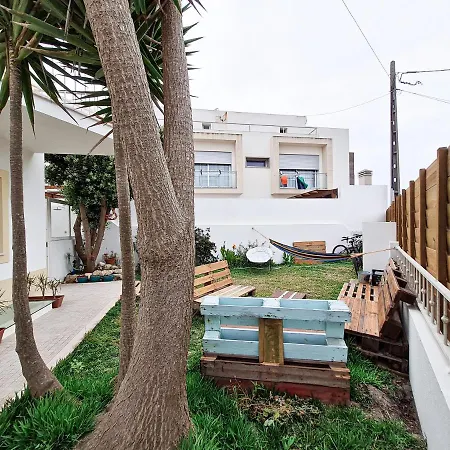 Хостел Cloud To Chill Surfhouse Baleal *