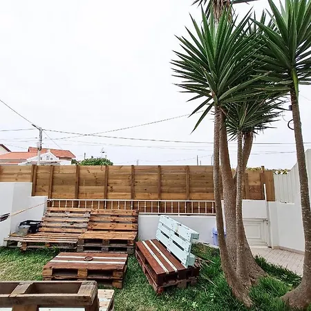 Cloud To Chill Surfhouse Baleal Hostel