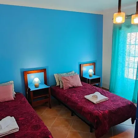 Cloud To Chill Surfhouse Baleal Хостел *