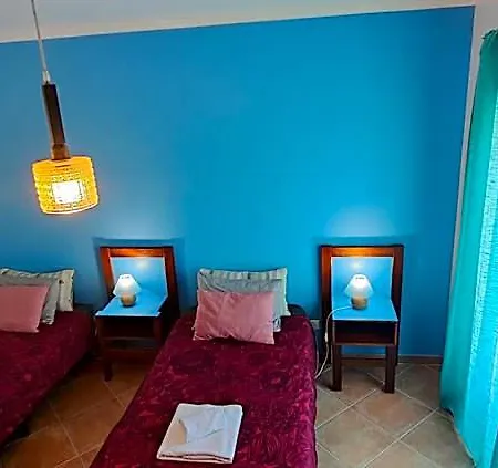 Cloud To Chill Surfhouse Baleal Hostal