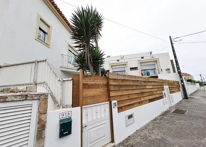 Хостел Cloud To Chill Surfhouse Baleal *