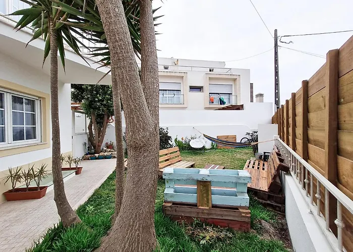 Хостел Cloud To Chill Surfhouse Baleal *