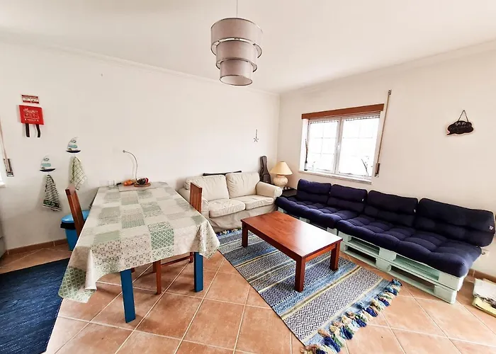 Cloud To Chill Surfhouse Baleal Хостел